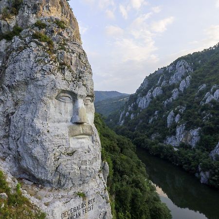 Casa Patryk Hotell Orşova Exteriör bild